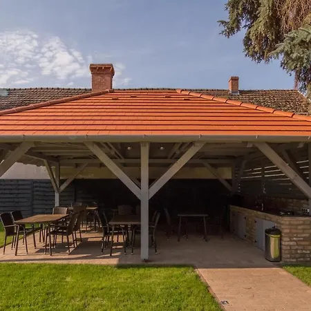 Anna Vendeghaz 招待所