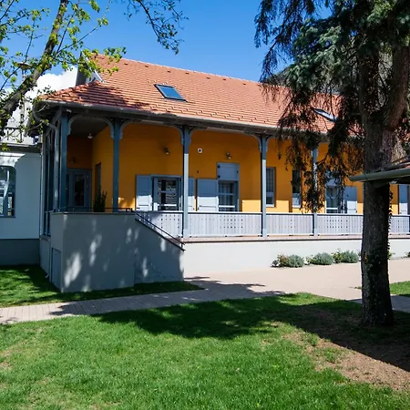 Anna Vendeghaz 招待所