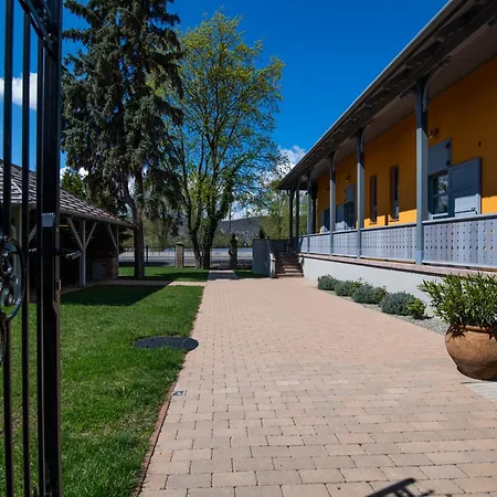 Anna Vendeghaz 招待所 3*